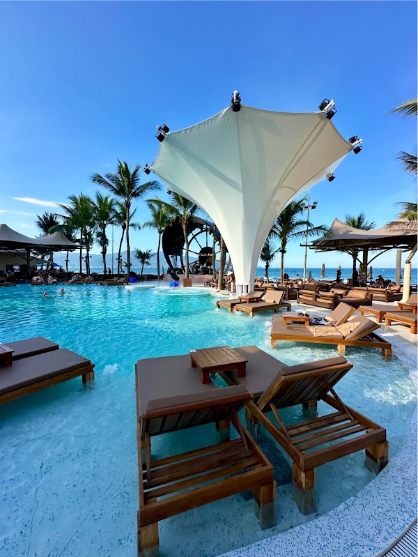 Columbo Beach Club 5