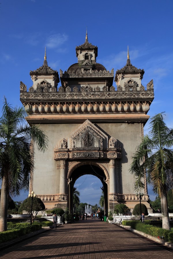 Patuxay Monument 1