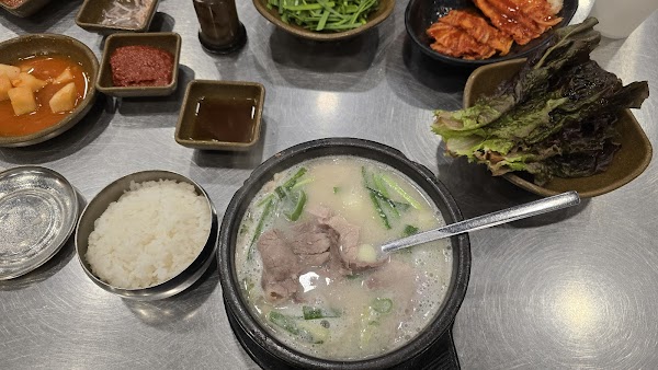 수변최고돼지국밥 본점 4