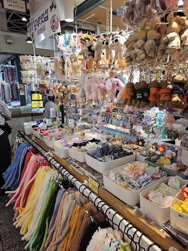 Dongdaemun Shopping Complex, Seoul 3