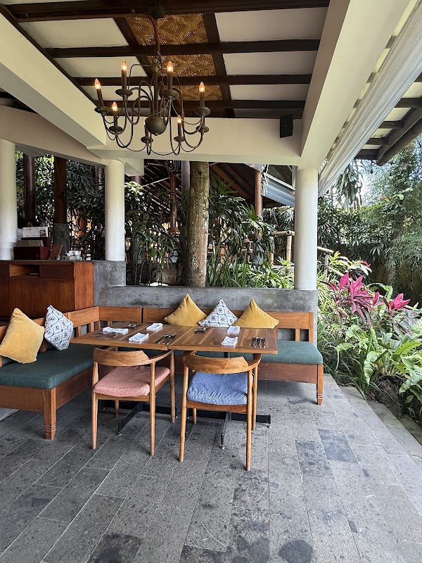 The Sayan House Restaurant 5