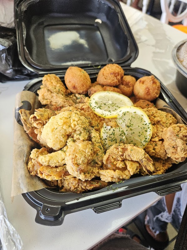 Orange Lee’s PoBoys & Wings 4