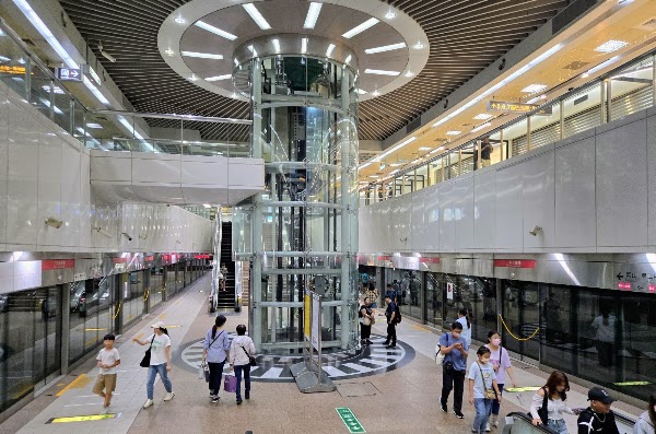 Sanduo Shopping District Station