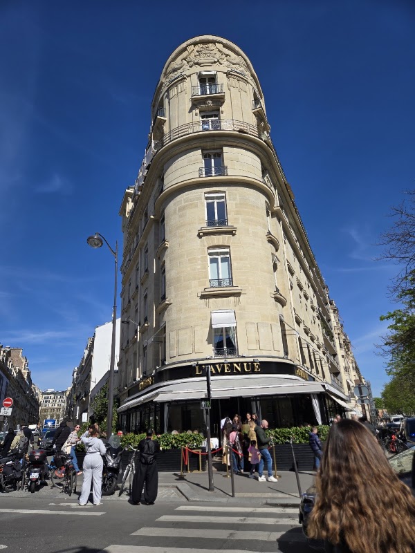 L'Avenue 4