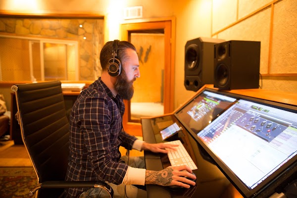 Lounge Studios 1