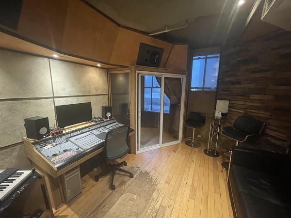 Lounge Studios 4