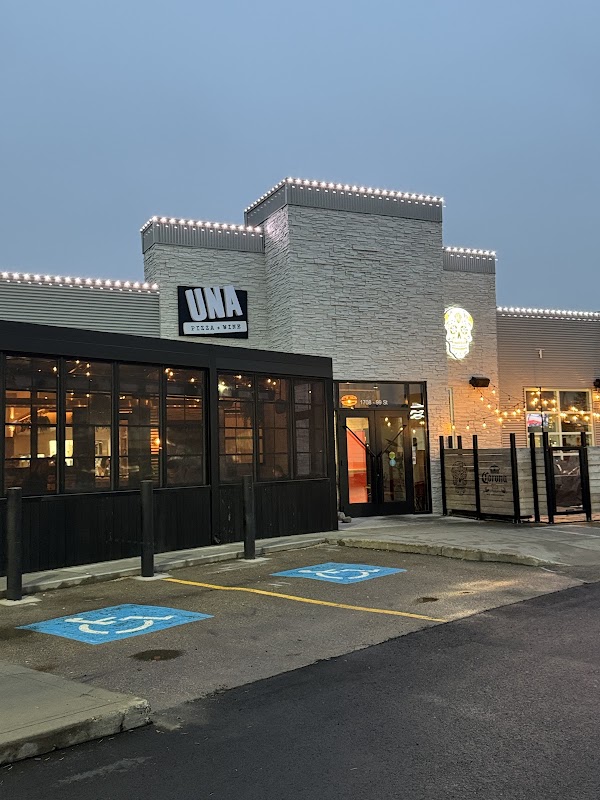 UNA pizza + wine Edmonton: South Common