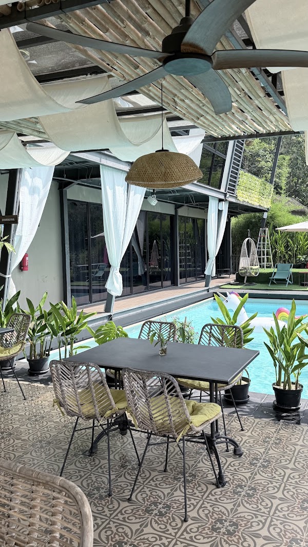 Svarna Padi Penginapan dan Resto 1