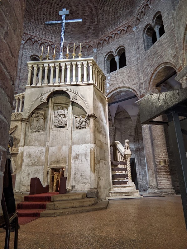 Piazza of Santo Stefano 2