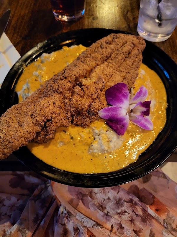 Izkina Restaurant & Lounge 5