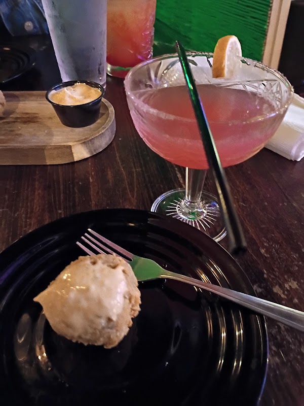 Izkina Restaurant & Lounge 4