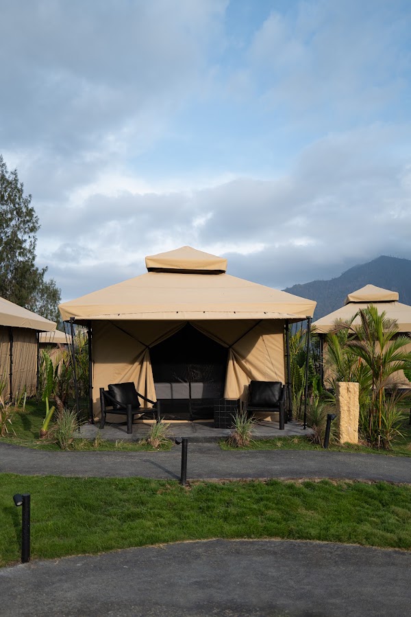 TOTEME GLAMPING