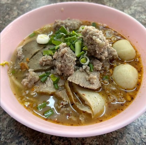 Rung Rueang Pork Noodles Right shop 3