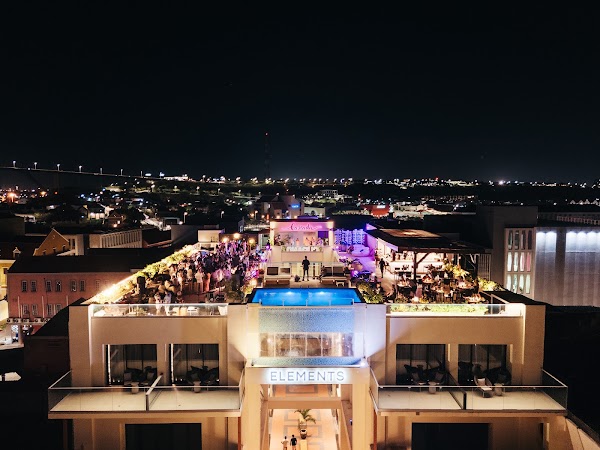 Cascada Rooftop Bar + Kitchen 3