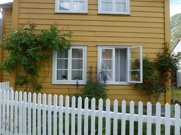Lærdalsøyri 5