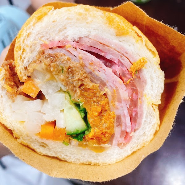 Bánh mì Hoàng