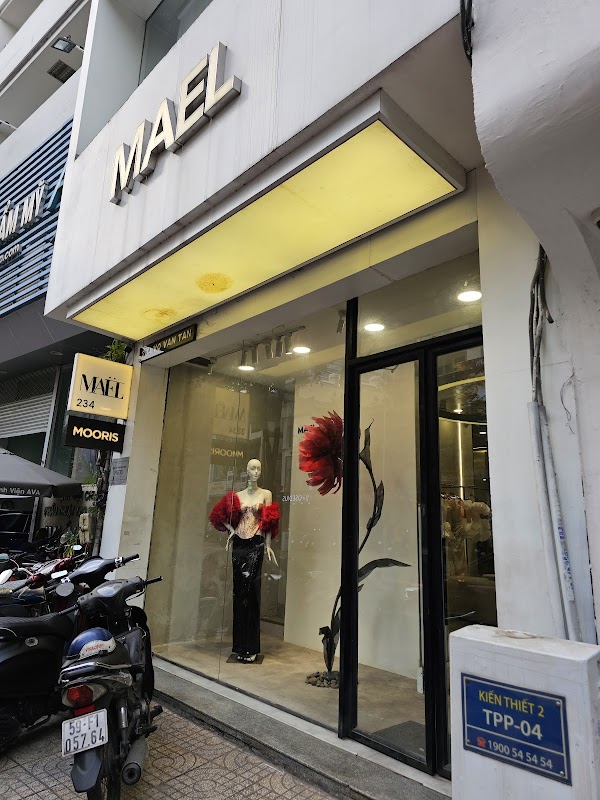 MAEL FEMME