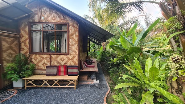 Tee Bungalow in the jungle 1
