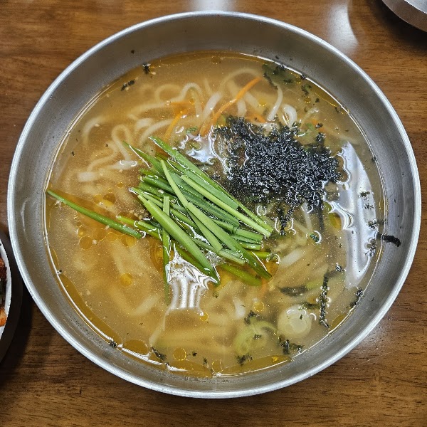 ⭐ 석촌 칼국수 보리밥 본점 | Seokchon Kalguksu & Barley Bibimbap – Korean Noodle House | 石村刀削面与麦饭 – 韩式面馆 | ソクチョンカルグクス・麦ご飯本店 – 韓国手打ち麺専門店 4