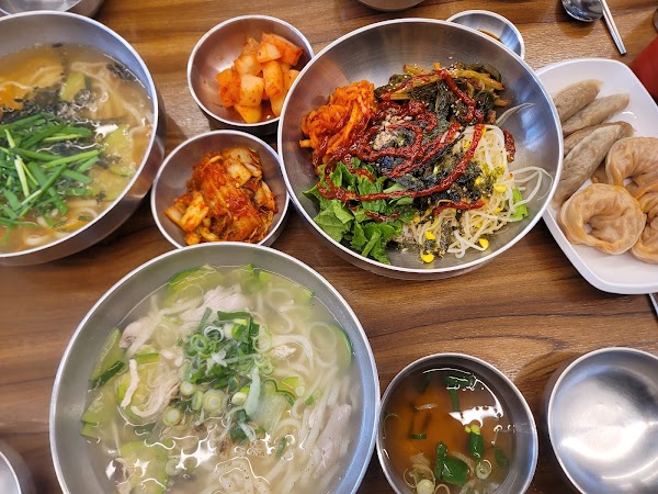 ⭐ 석촌 칼국수 보리밥 본점 | Seokchon Kalguksu & Barley Bibimbap – Korean Noodle House | 石村刀削面与麦饭 – 韩式面馆 | ソクチョンカルグクス・麦ご飯本店 – 韓国手打ち麺専門店 3