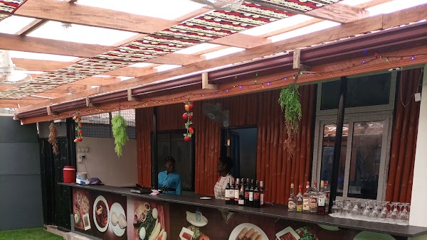 Mayford Locals & Cocktail 1