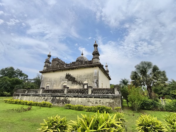 RAJA'S Tomb (Gaddige)