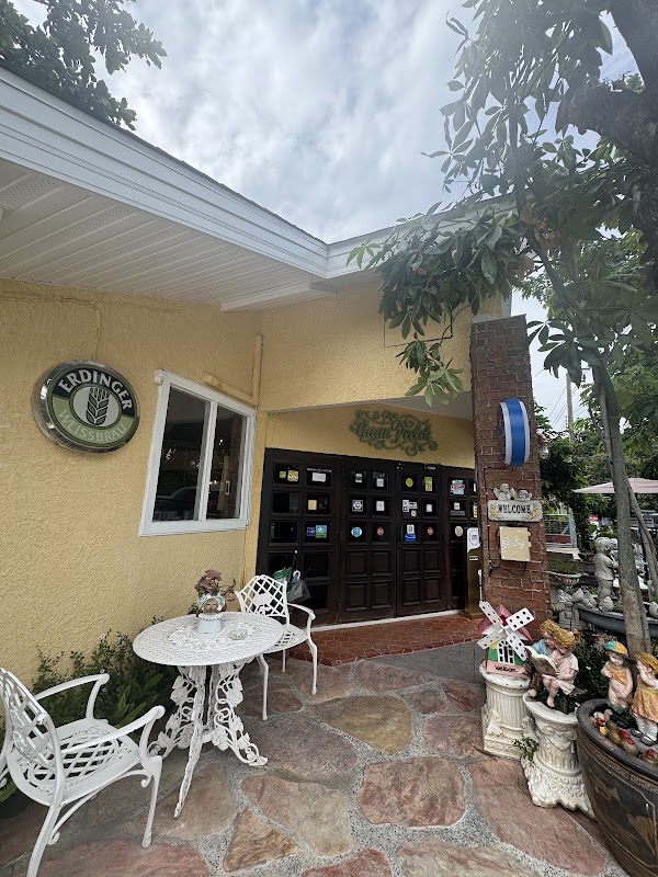Baan Pee Lek Restaurant 1