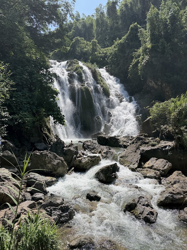 Go lao waterfall