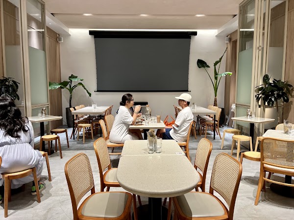 Mr. Bucket Chocolaterie & Restaurant
