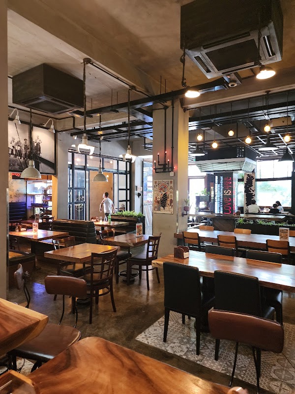 Digby's Phnom Penh 4