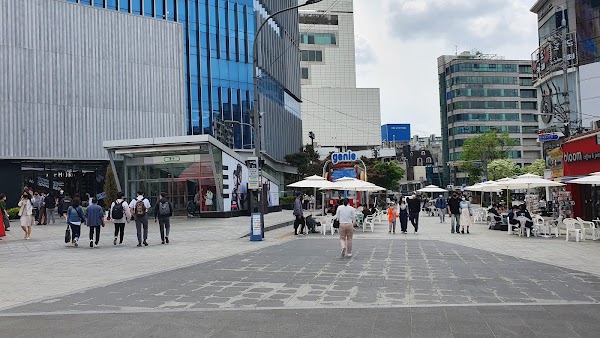 Yonsei-ro Street 4