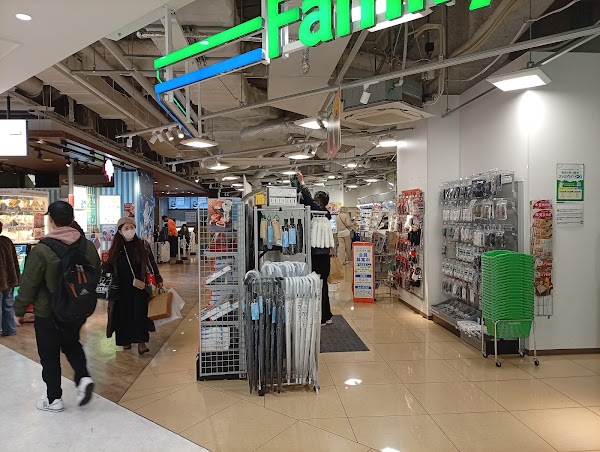 FamilyMart 1