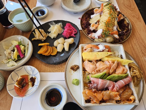 Takuma Sushi Container 4