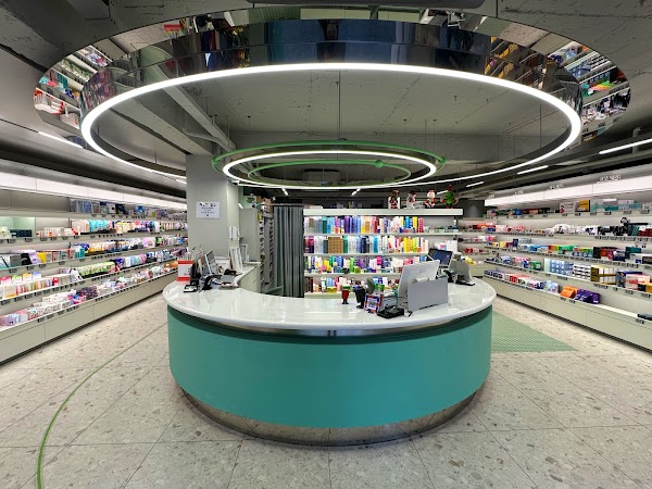 홍익약국 l Hongik Pharmacy l 弘益薬局 l 弘益藥局 (弘大必逛藥局 l 醫美保養品 l 寵物藥品 l 保健食品 l 中文服務 l 全年無休) 4