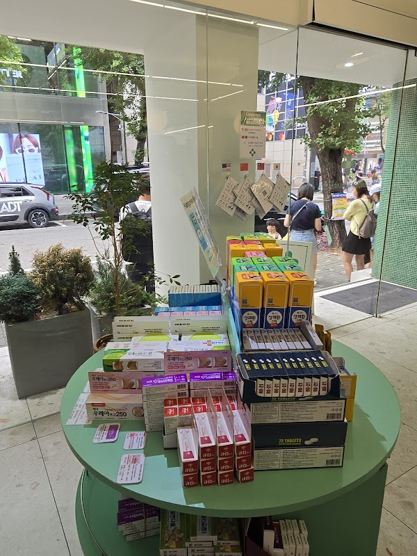 홍익약국 l Hongik Pharmacy l 弘益薬局 l 弘益藥局 (弘大必逛藥局 l 醫美保養品 l 寵物藥品 l 保健食品 l 中文服務 l 全年無休) 3