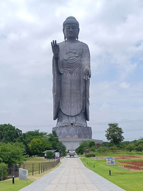 Ushiku Daibutsu 1