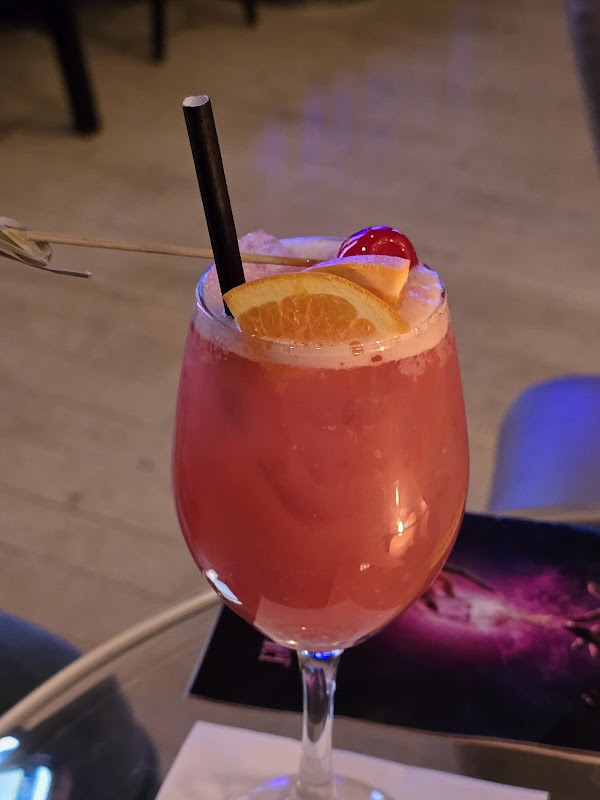 R Lounge 2