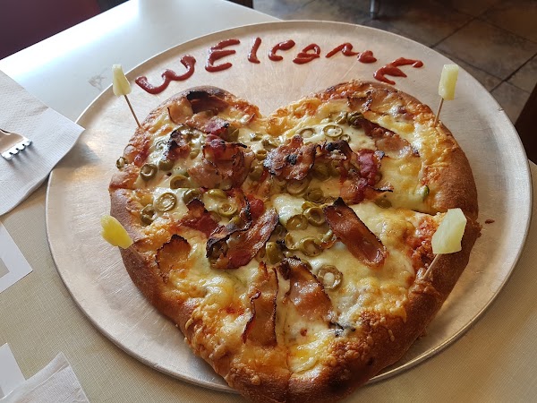 Louis Pizza (McArthur, Ottawa) 5