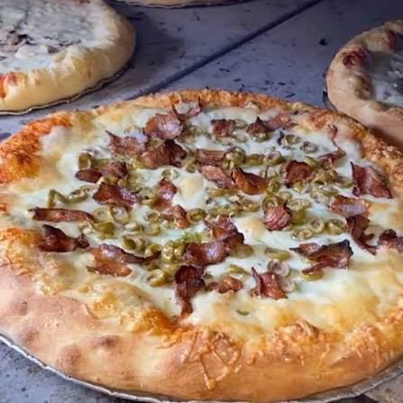 Louis Pizza (McArthur, Ottawa) 3