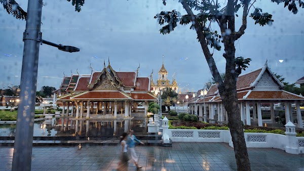 Bangkok Bustaurant 2