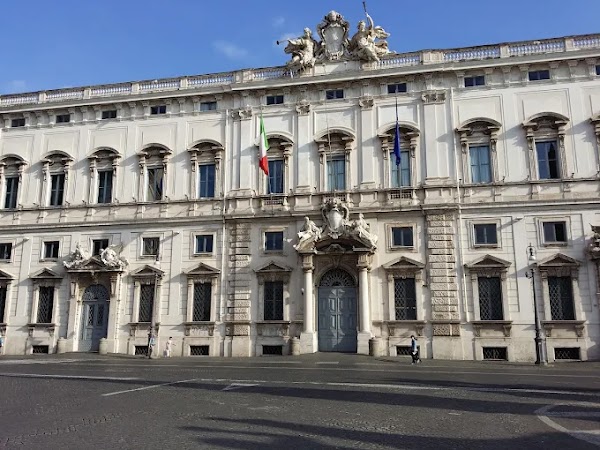 Fontana del Moro 4