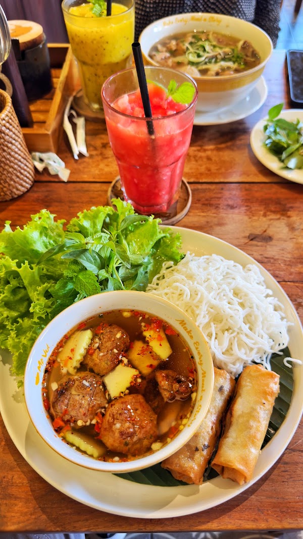 MeVui Vietnam Kitchen 2