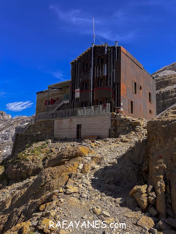 Refuge de la Breche de Roland ou de Sarradets