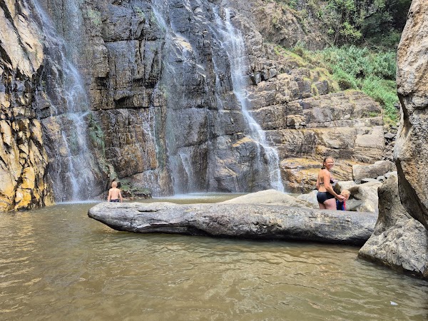 Diyaluma Falls 3