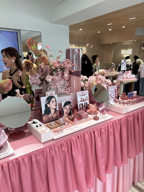 Hince Seongsu Flagship Store 5