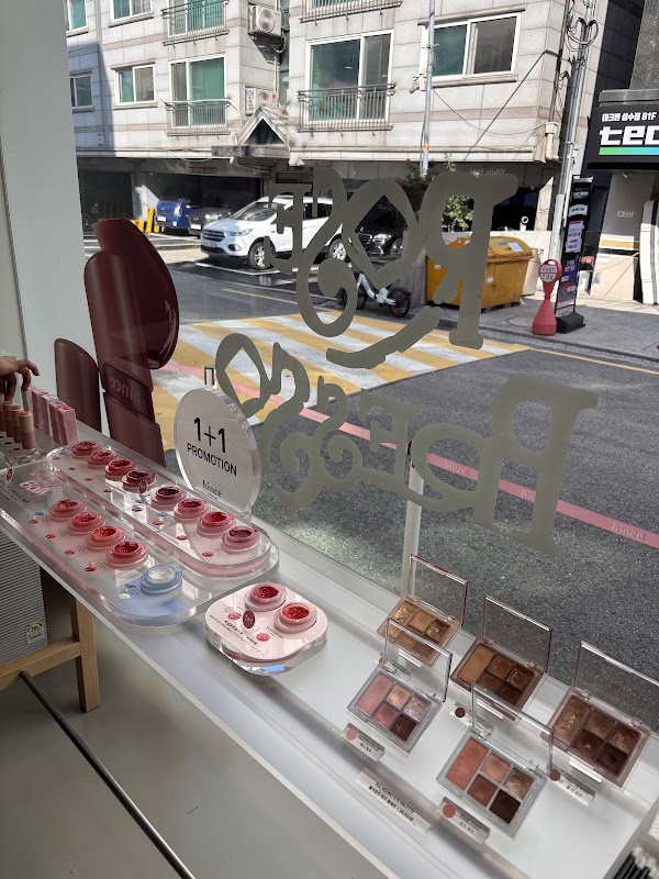 Hince Seongsu Flagship Store 3