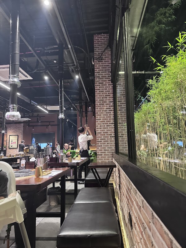 Veteran Restaurant Phạm Văn Đồng