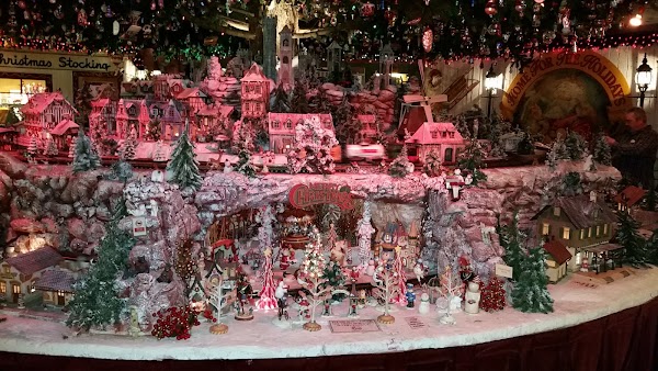 National Christmas Center Family Attraction & Museum 2