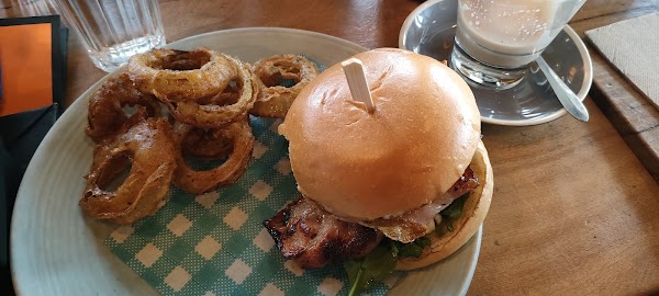BOM Cafe 4