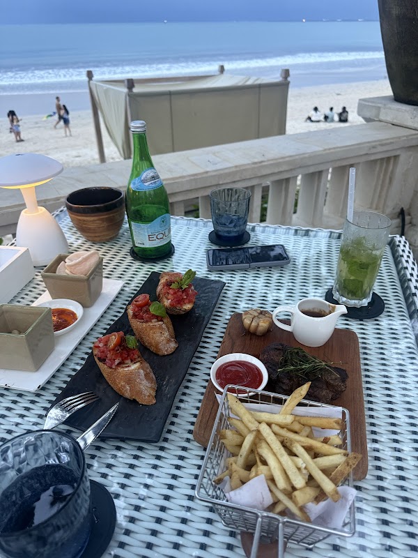 Sunset Beach Bar & Grill 4